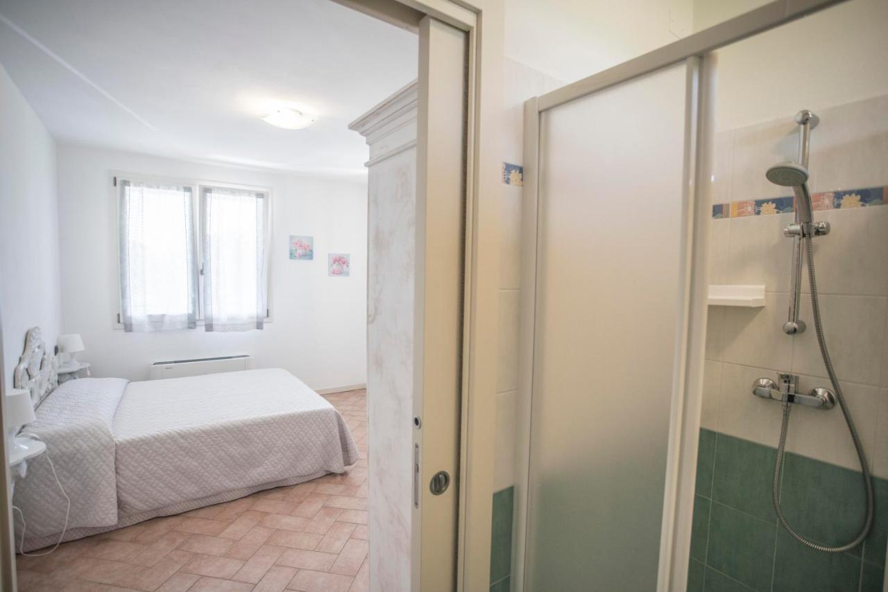 One-Bedroom Apartment Balcony,993763912:JPEG
