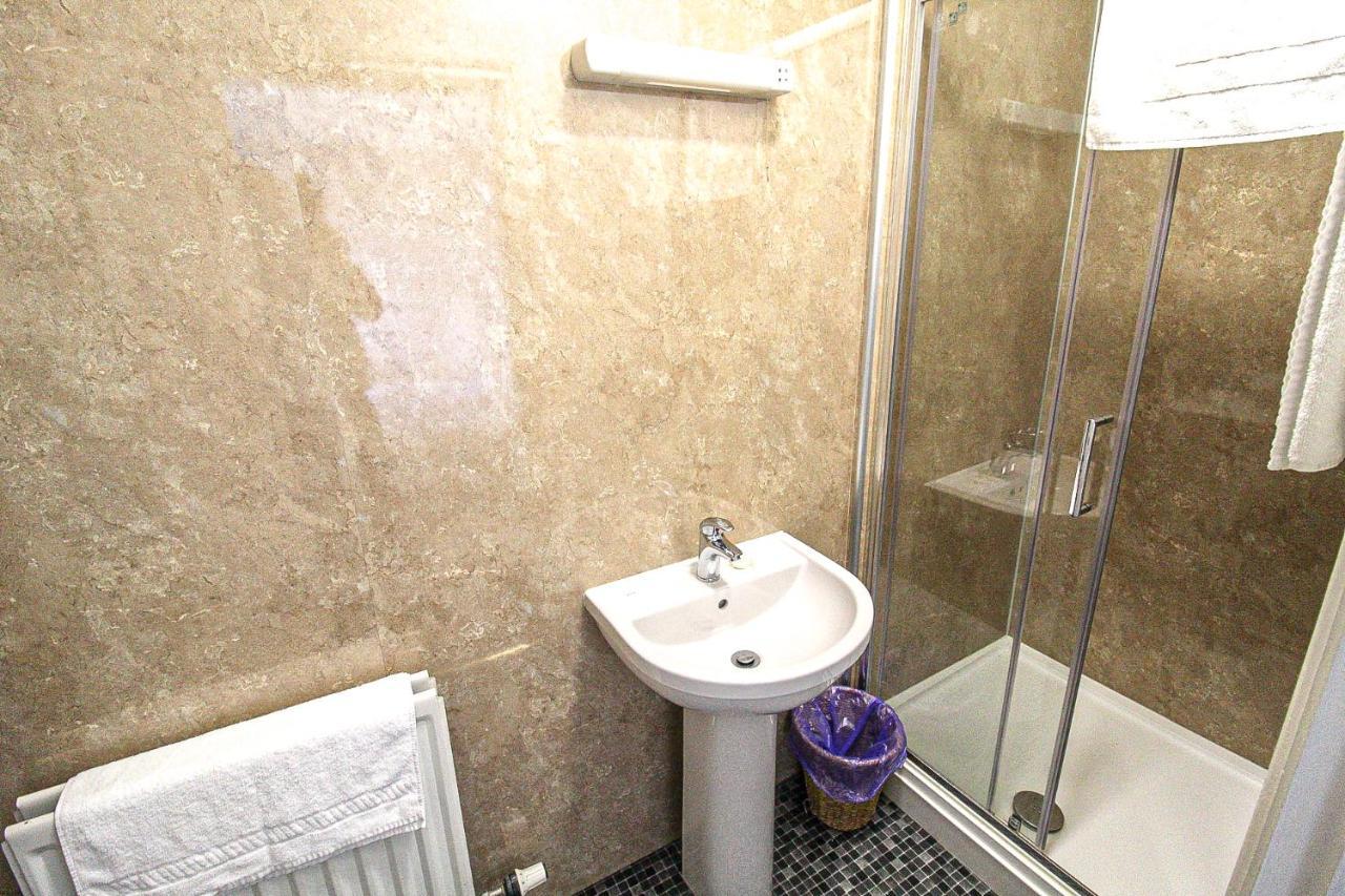 Double Room Private Bathroom