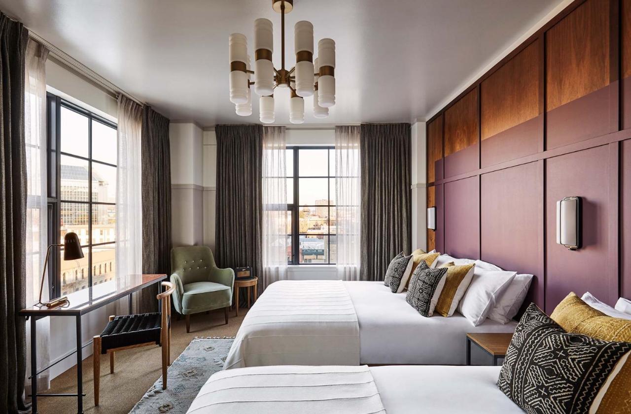 Roomy 2 Queen Beds