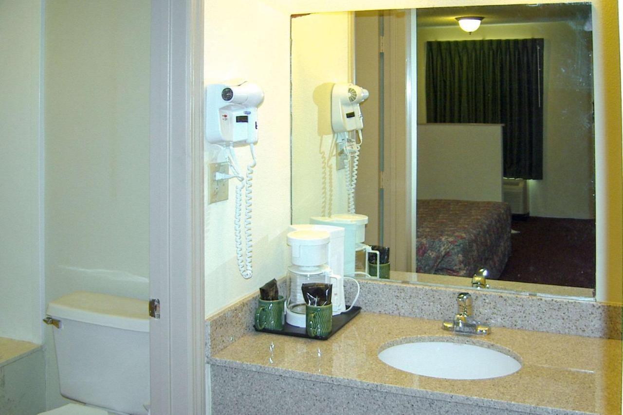 King Suite with Whirlpool - Top Floor/Non-Smoking