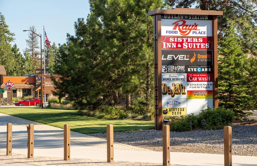 Sisters Inn & Suites-1