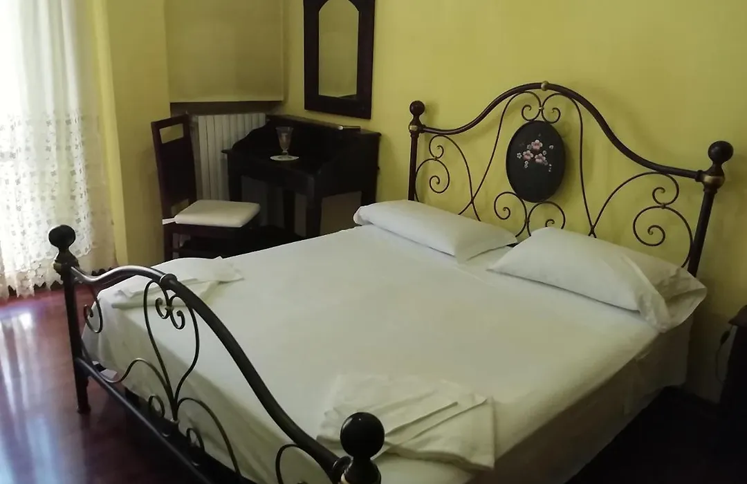 Hotel La Carina-1