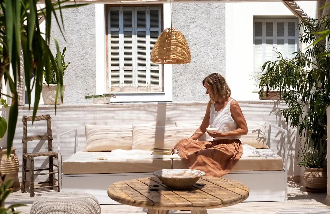 Shila Athens-1