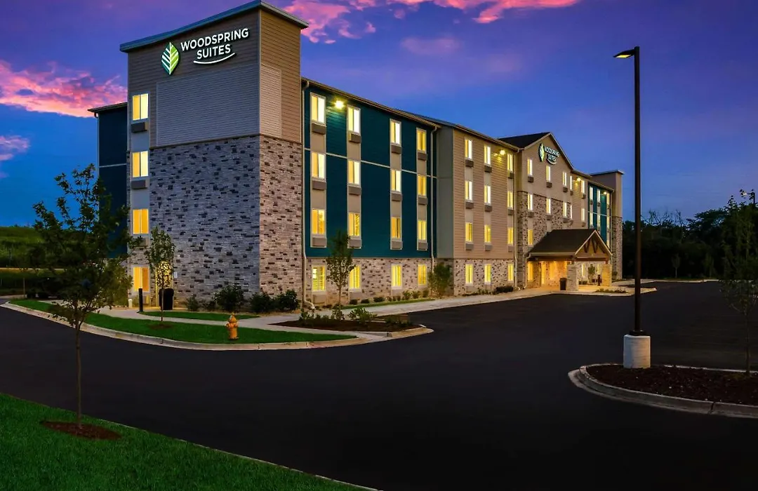 Woodspring Suites Chicago Addison-1