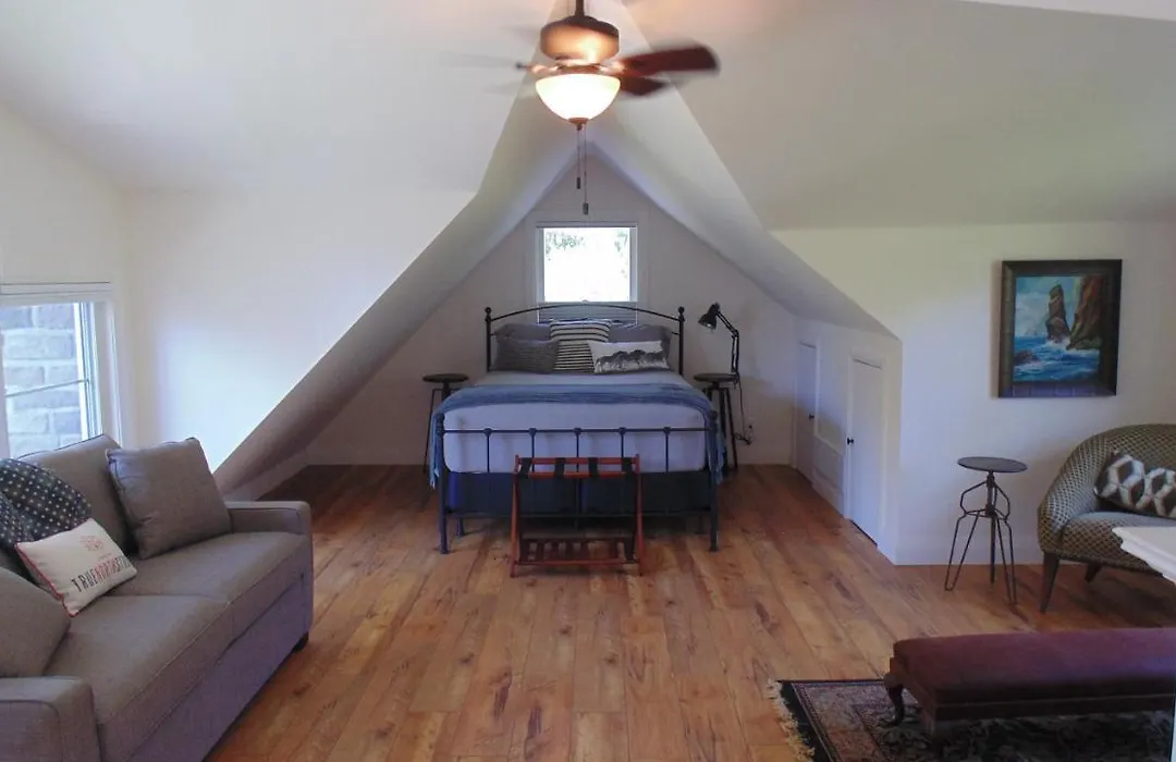 Carriage House On Kent-1