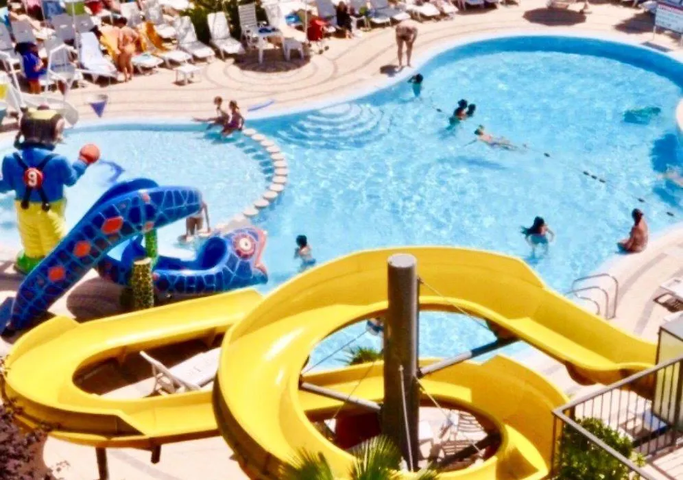 Hotel Azzurra di Gobbi Gestioni srl-1