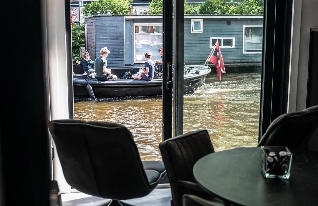 Amsterdam-Houseboat-Amstel-1