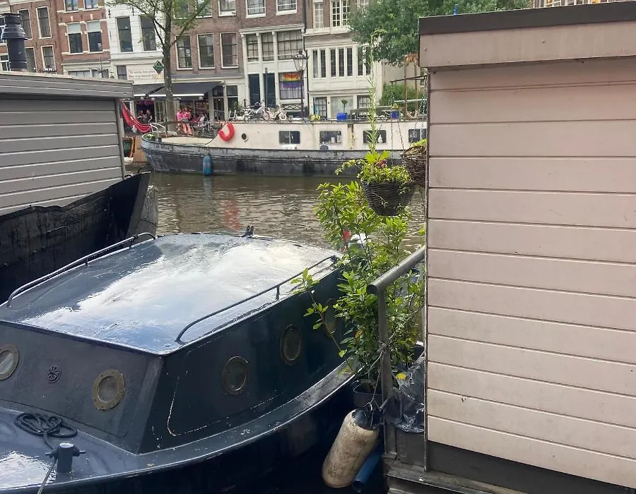 Houseboat Bonnie-1
