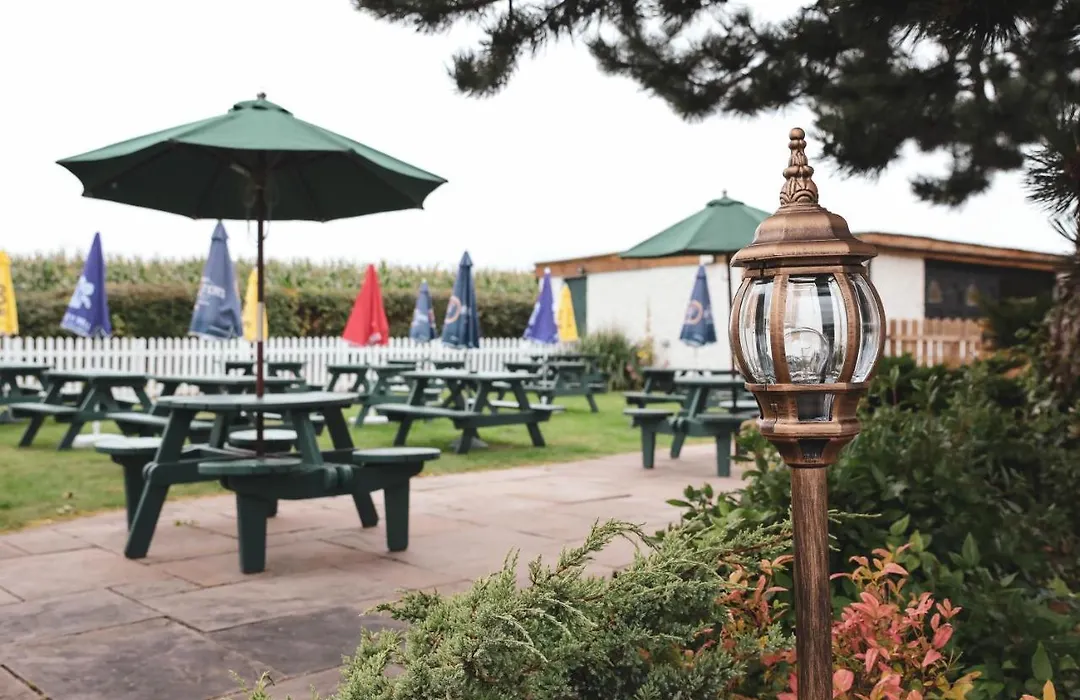 Three Horseshoes Inn-1