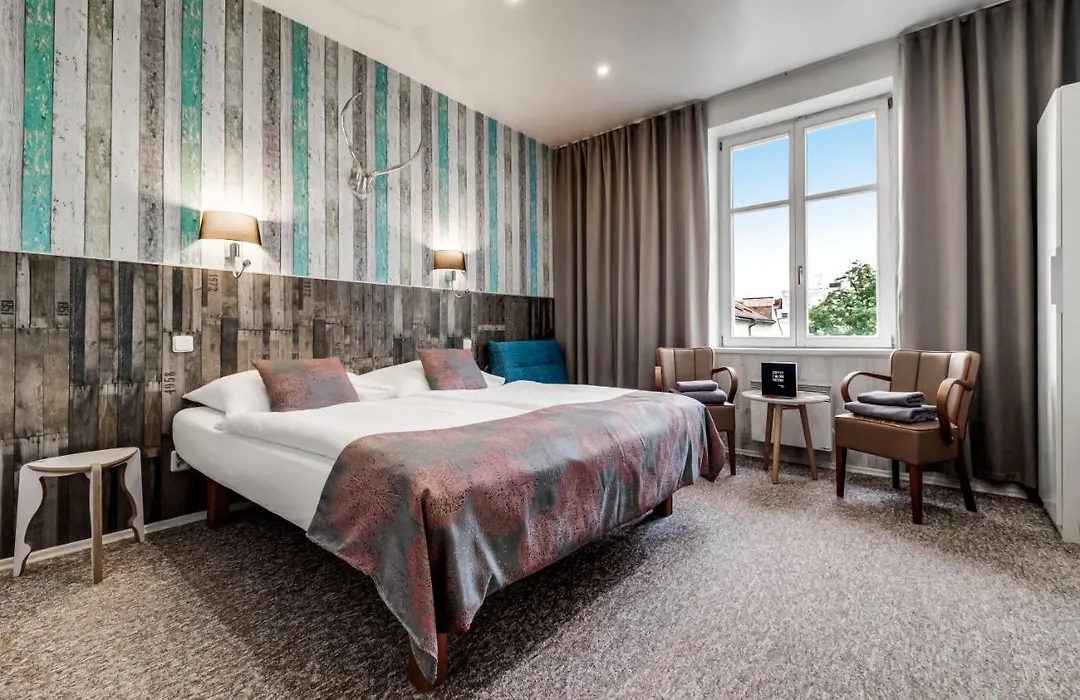 Royal Court Hotel-1