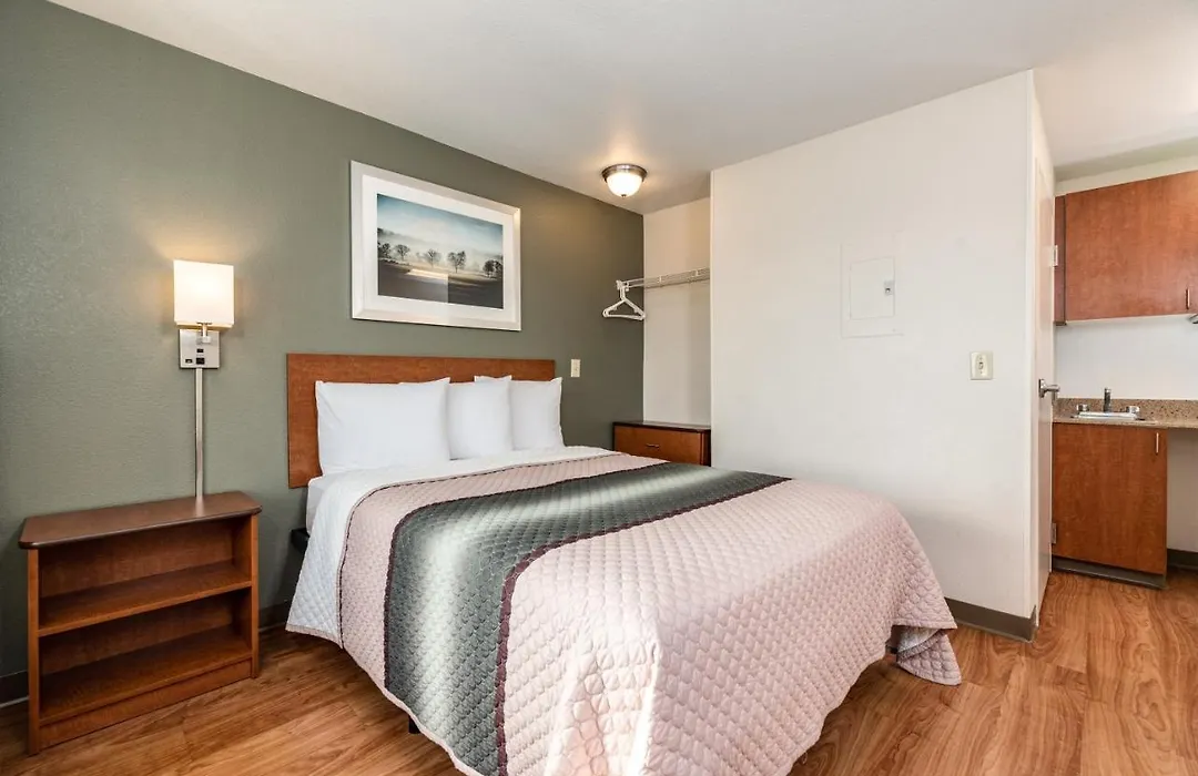 Hometowne Studios By Red Roof Fresno - West-1