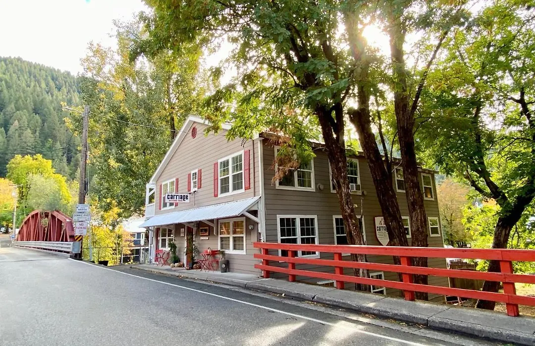 Carriage House Inn-1