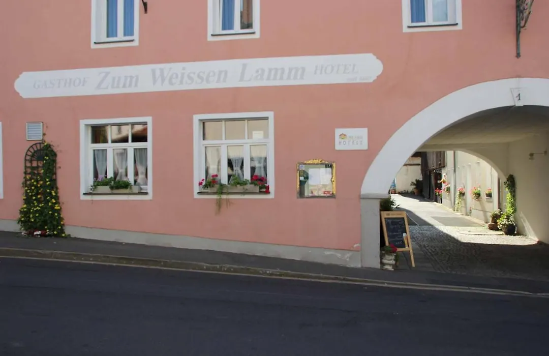 Hotel Gasthof Zum weissen Lamm-1