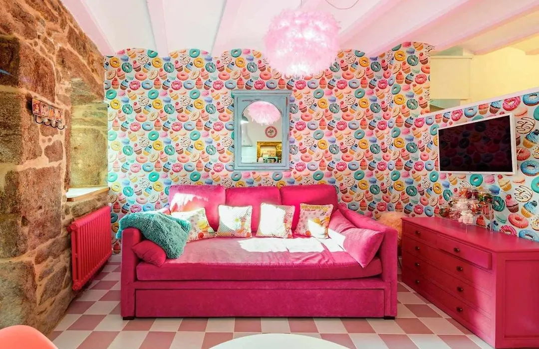 La Suite Años 50 La casa Barbie, bañera y chimenea de leña-1