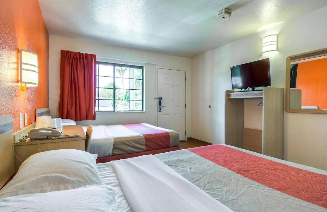 Motel 6-Pomona, Ca - Los Angeles-1