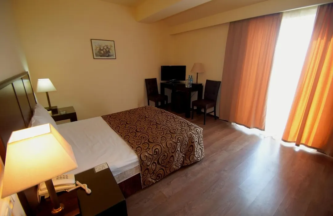 Regineh Hotel-1
