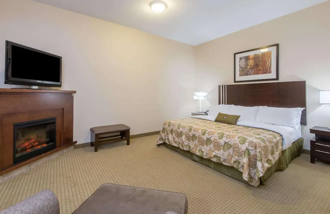Ramada By Wyndham Wainwright-1