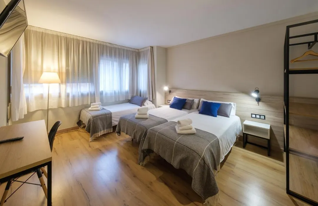Hotel Torres Manlleu-1