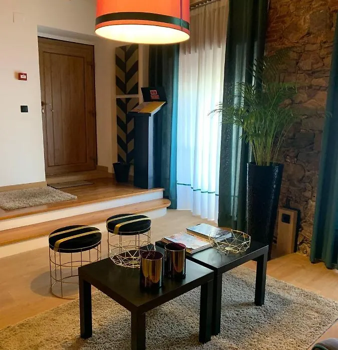 Largo Da Rainha, Guesthouse-1