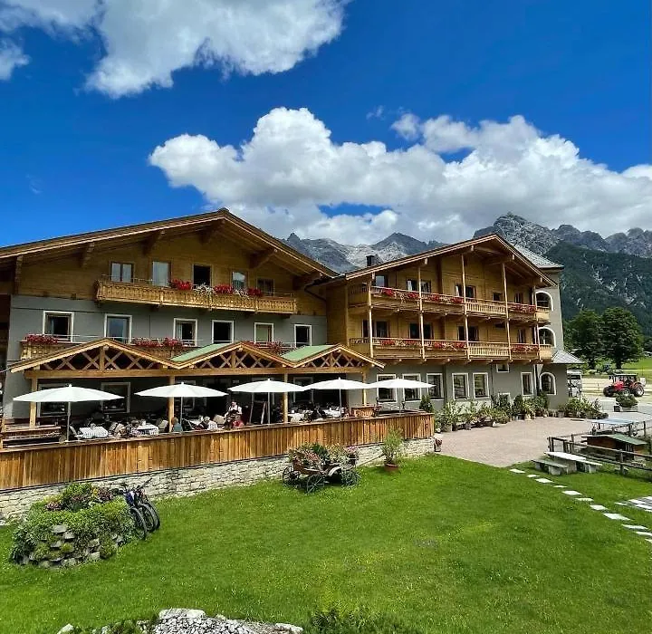 Landhotel Strasserwirt-1