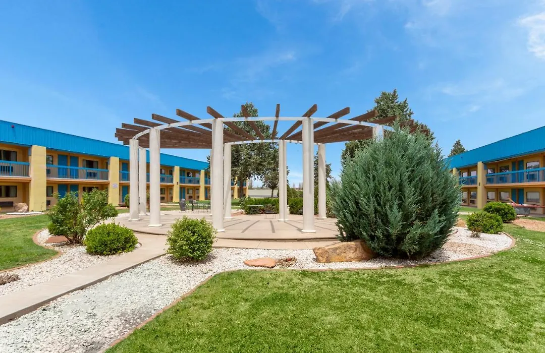 Days Inn & Suites By Wyndham Clovis-1