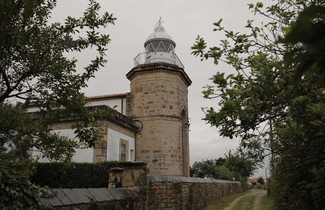 El Faro Unkempt - Tazones-1