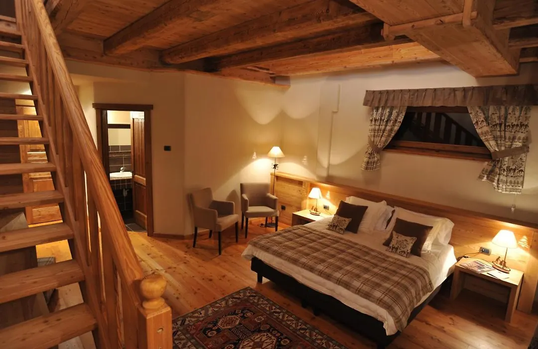 La Madonnina Del Gran Paradiso Wellness Hotel-1