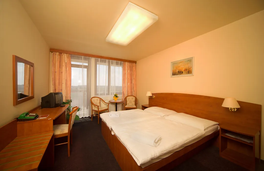 Hotel Krystal-1