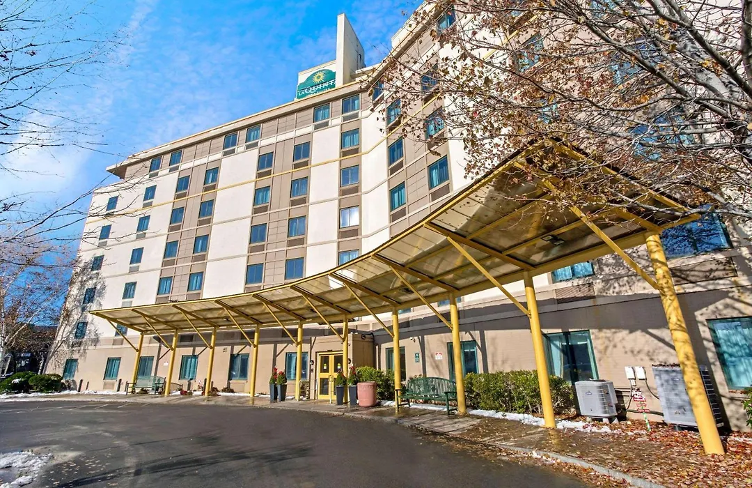 La Quinta Inn & Suites By Wyndham Boston Somerville-1