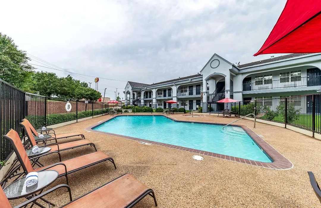 Quality Inn & Suites Canton-1