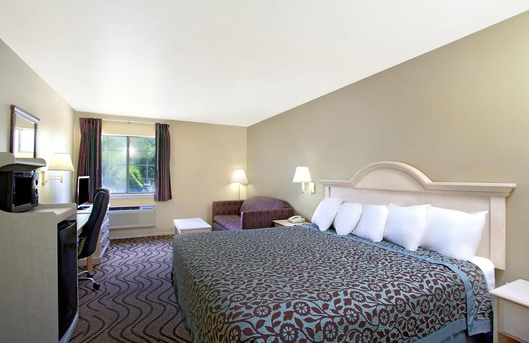 Days Inn By Wyndham Kerrville-1