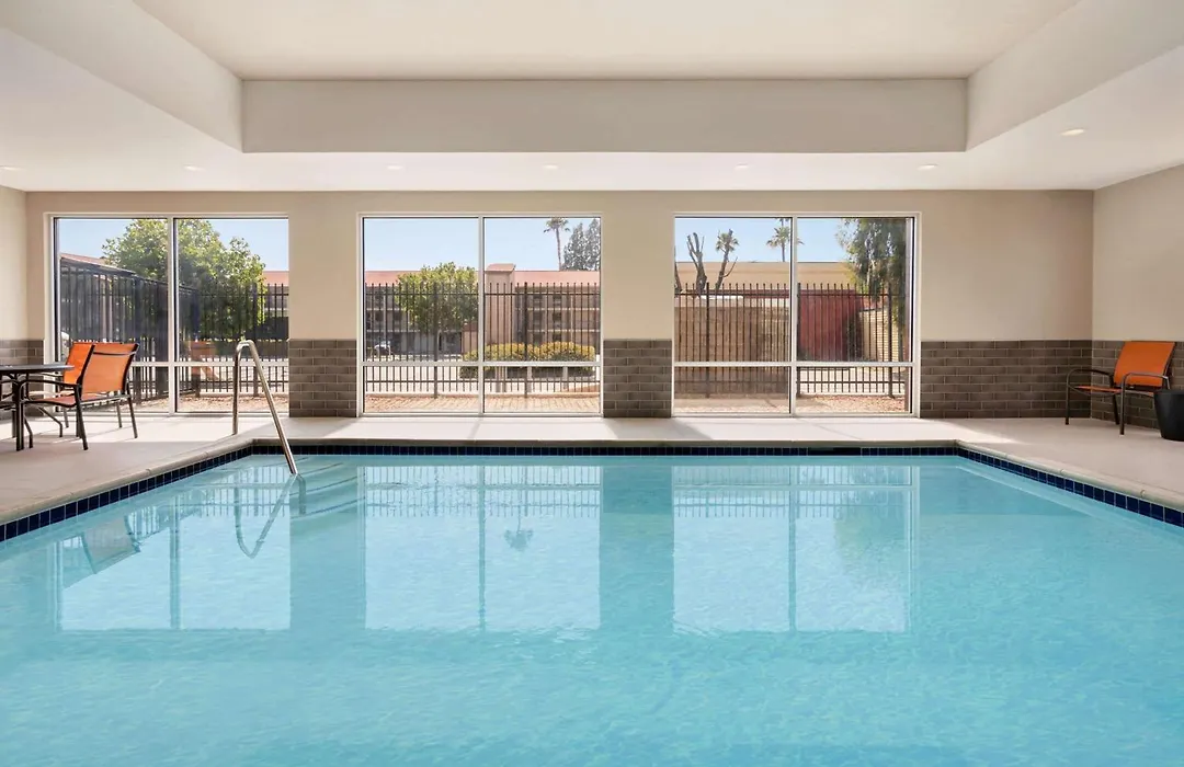 La Quinta Inn & Suites By Wyndham San Bernardino-1