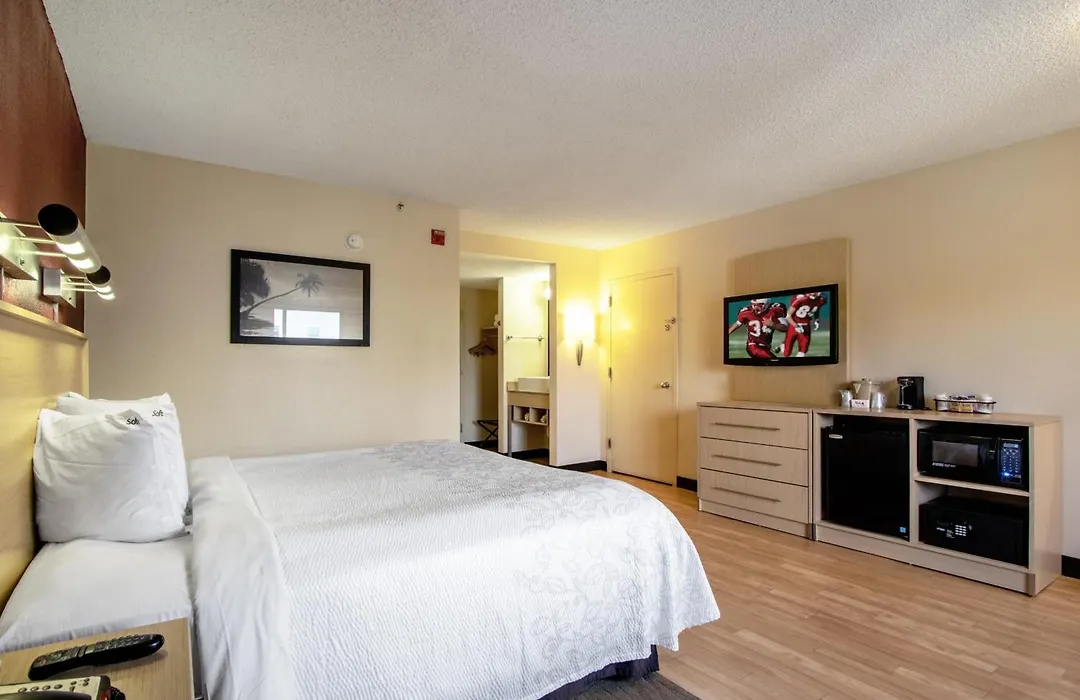 Red Roof Inn Plus+ West Palm Beach-1