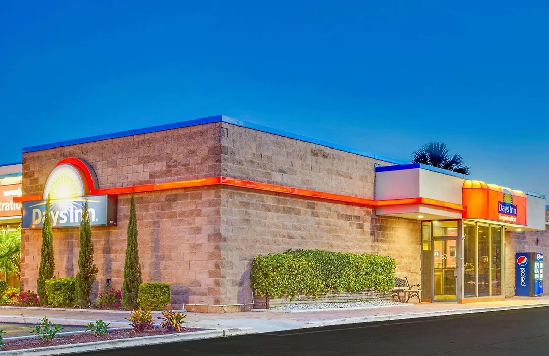 Days Inn By Wyndham Bradenton - Near The Gulf-1