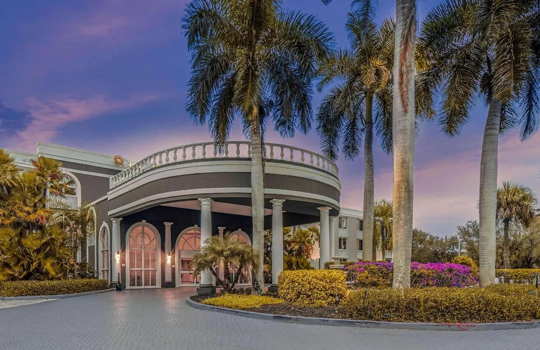 La Quinta By Wyndham Naples Downtown-1