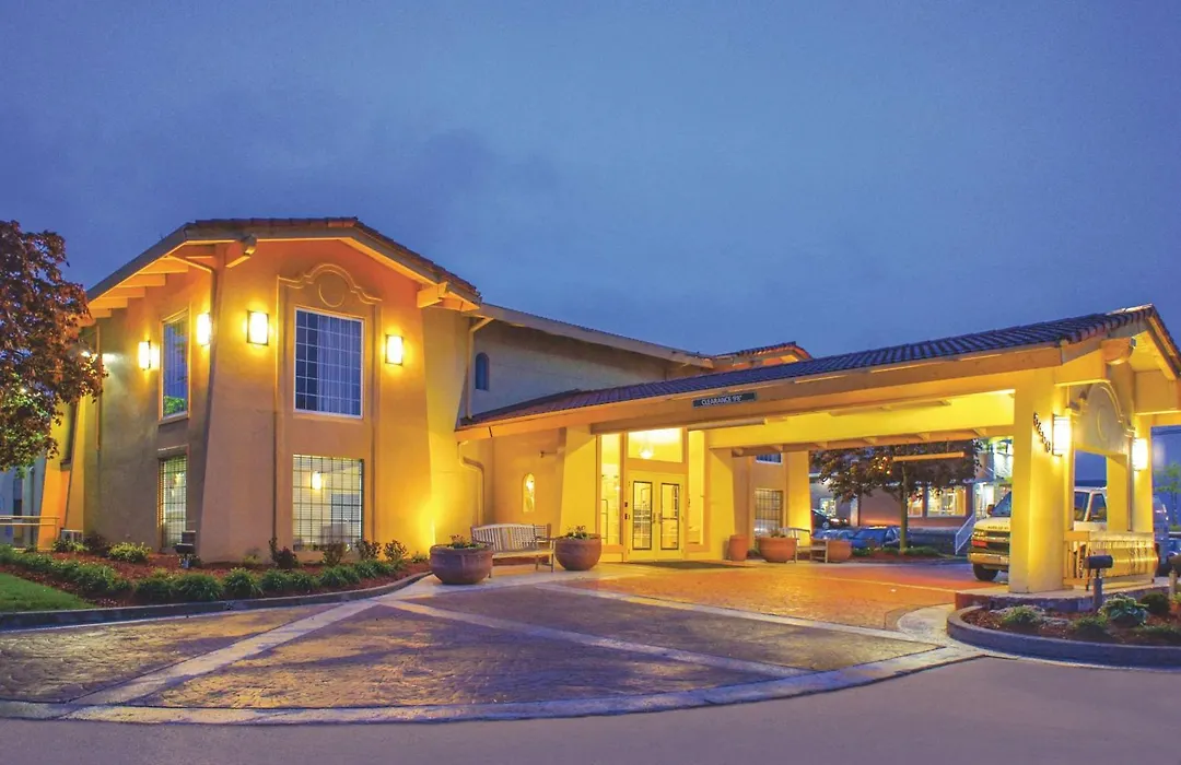 La Quinta Inn By Wyndham Moline Airport-1