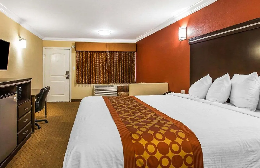Rodeway Inn & Suites Corona-1
