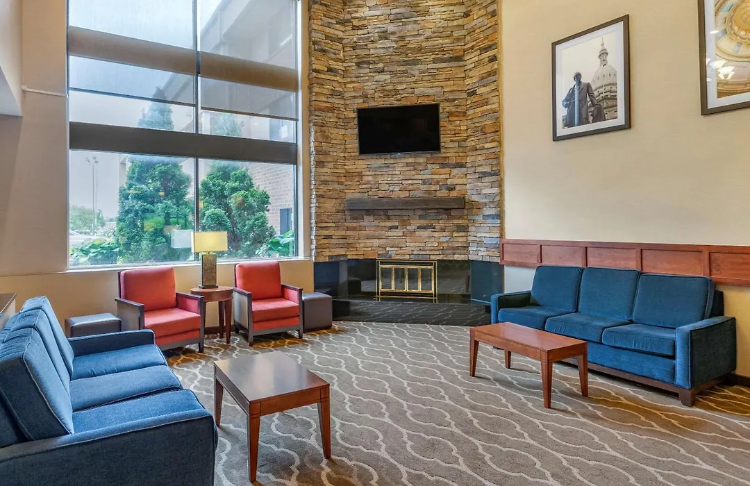 Comfort Inn Lansing West-1