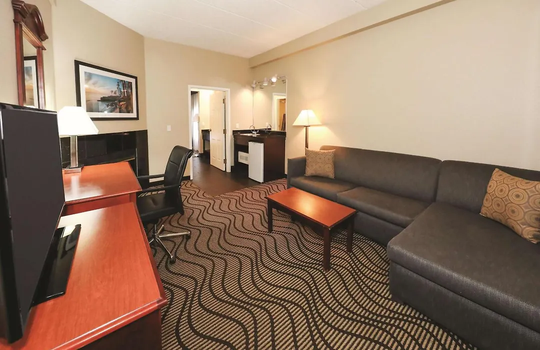 La Quinta Inn By Wyndham Sandusky Near Cedar Point-1