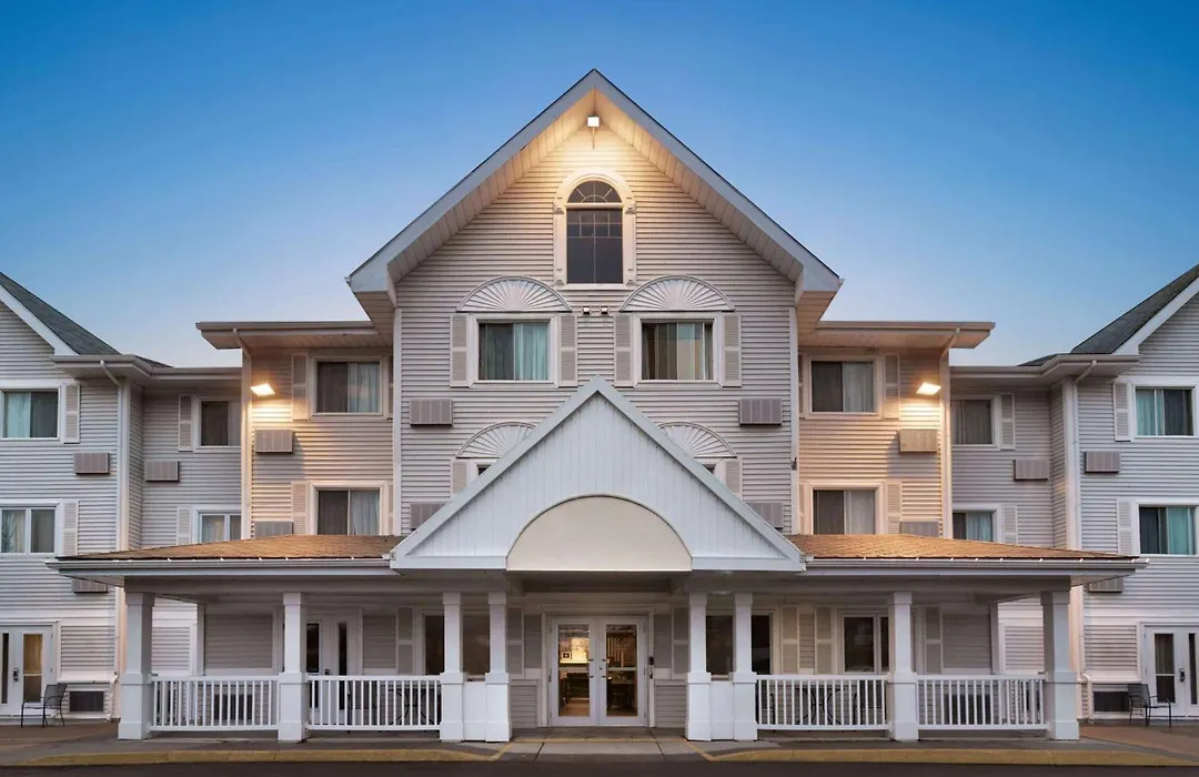 Travelodge Suites By Wyndham Moncton-1
