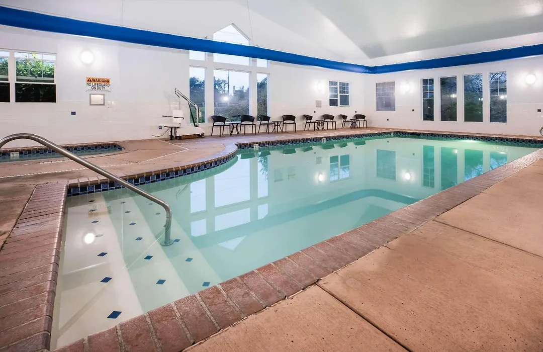 La Quinta By Wyndham Newport-1