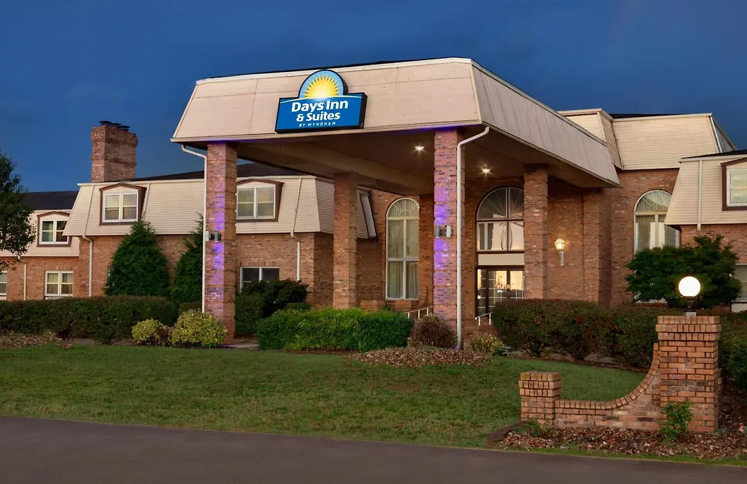 Days Inn And Suites By Wyndham Sikeston-1