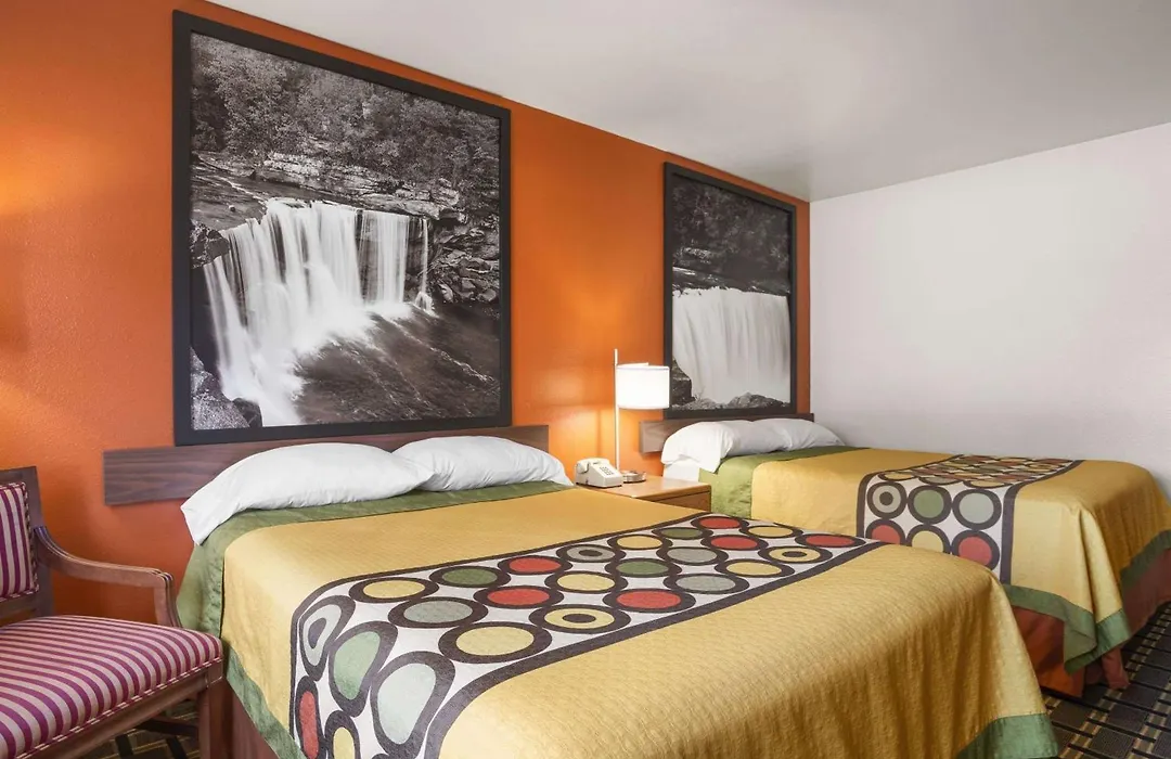 Super 8 By Wyndham Prestonsburg-1