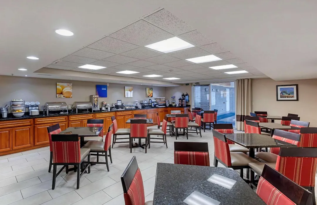 Comfort Inn & Suites Jackson - West Bend-1