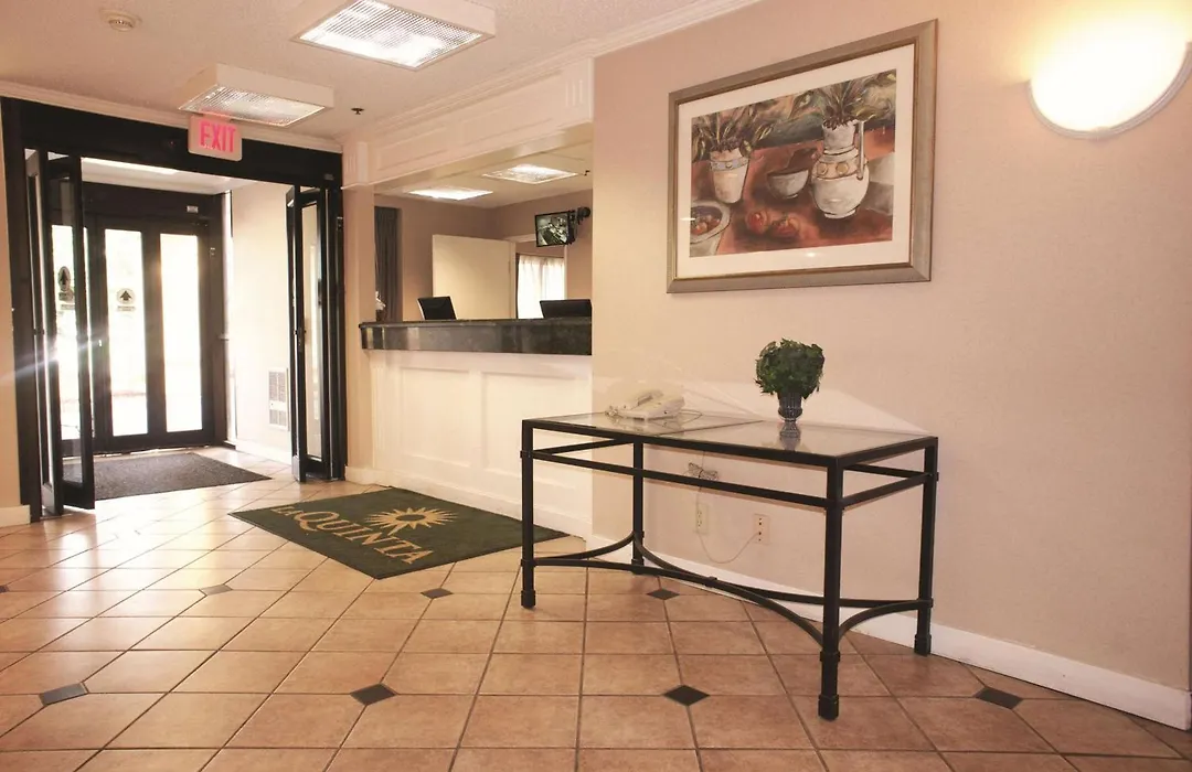 La Quinta Inn By Wyndham Detroit Canton-1