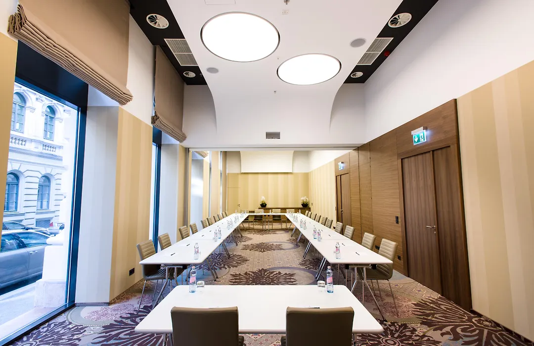 Hotel Moments Budapest By Continental Group-1