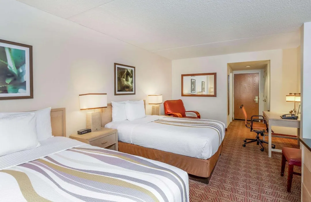 La Quinta By Wyndham Garden City-1