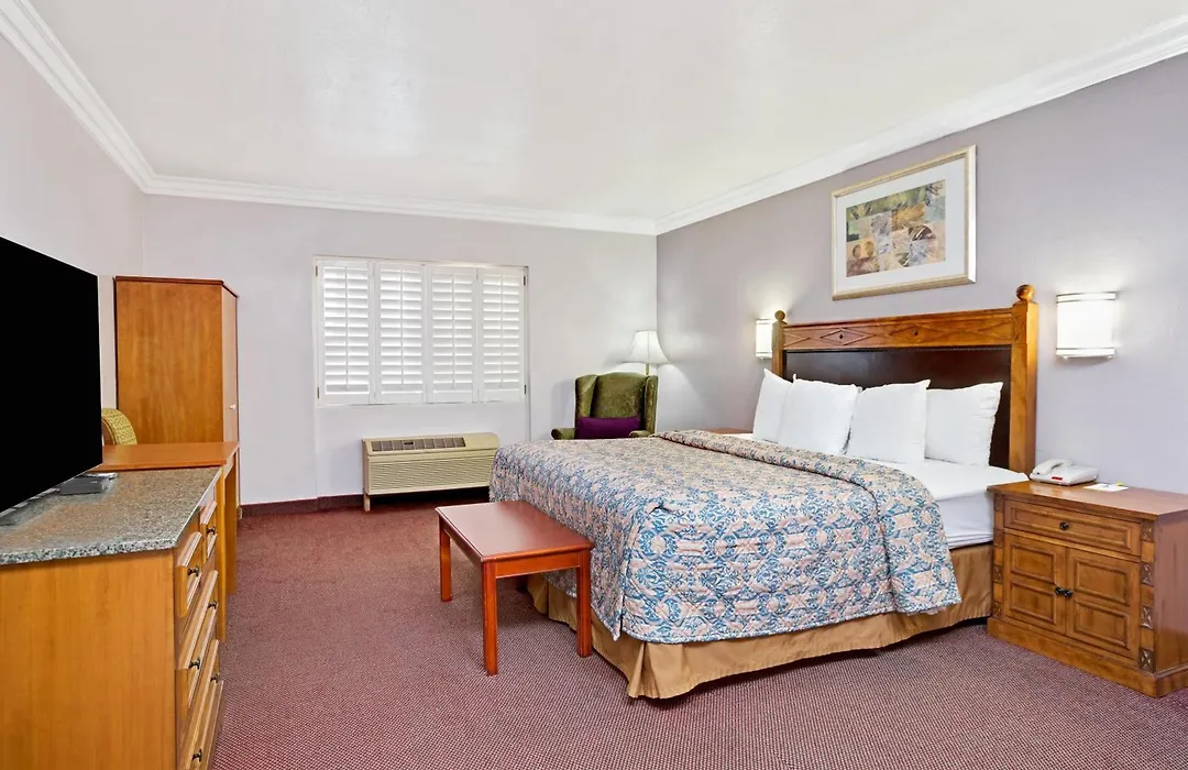 Days Inn By Wyndham West Covina-1