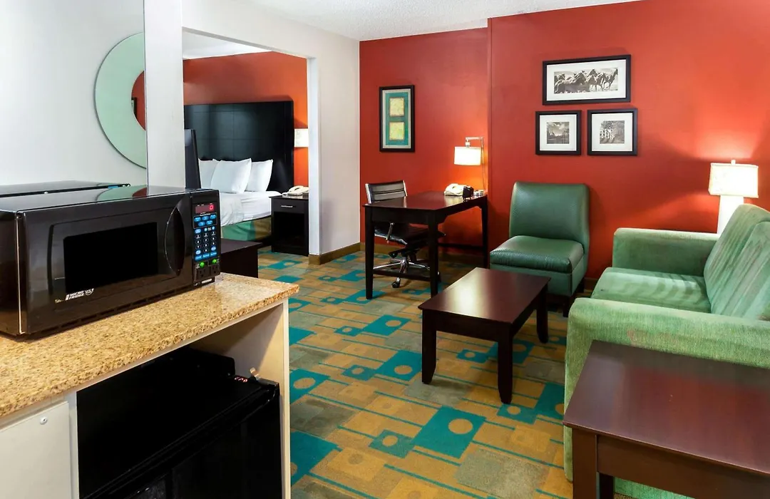 La Quinta By Wyndham Milwaukee Bayshore Area-1