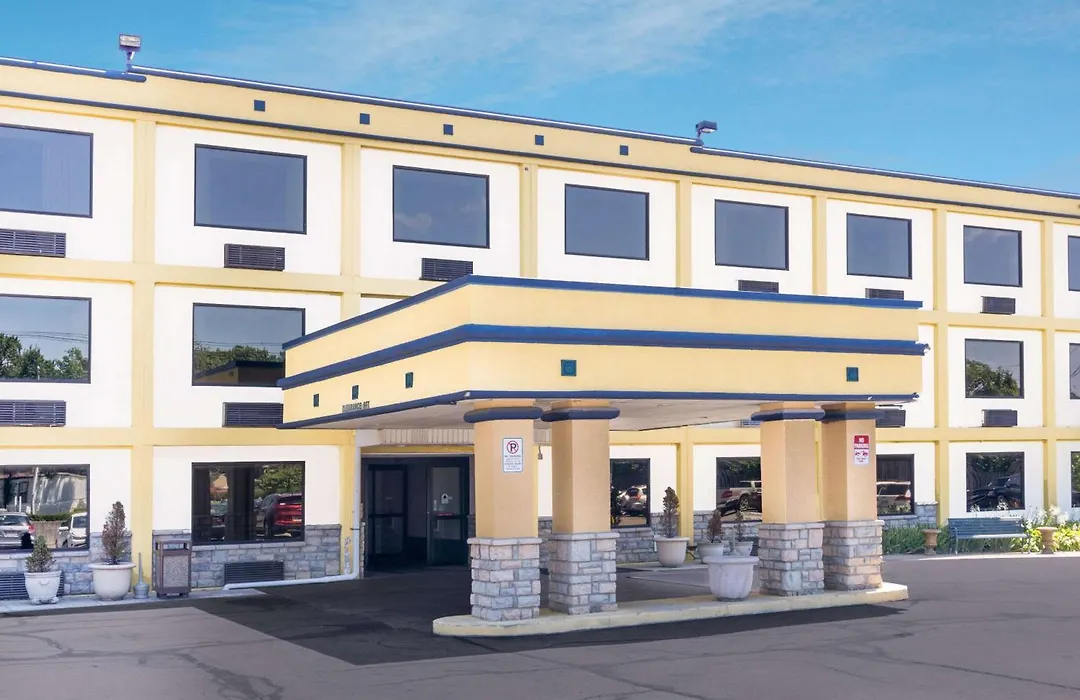 Days Inn By Wyndham Columbus Airport-1